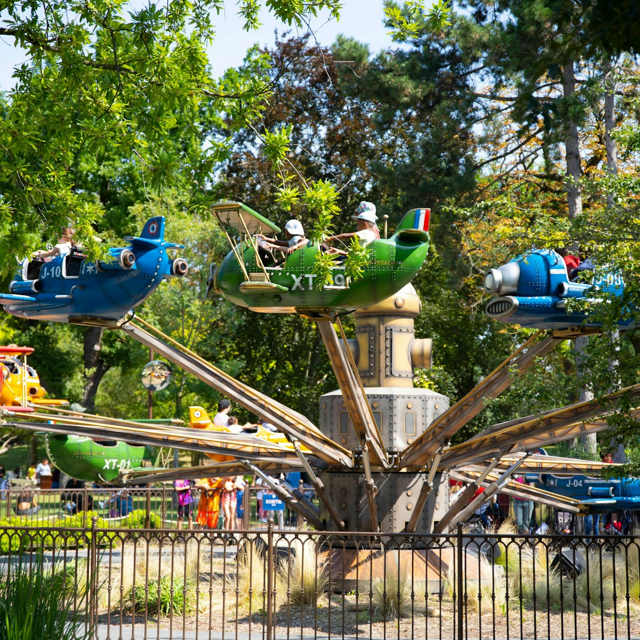 Jardin d'Acclimatation: Le Grand 8 - Photo 1 of 5