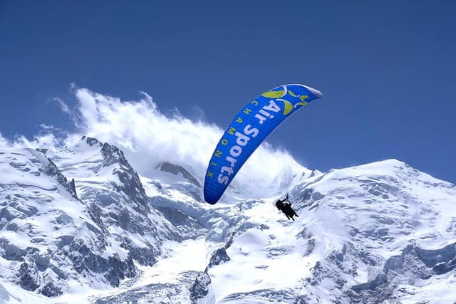 paragliding-tandem-flight-over-the-alps-in-chamonix_1