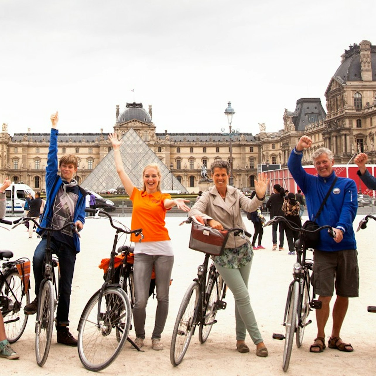 Paris: Highlights Bike Tour with Dutch Bike - Photo 1 of 7