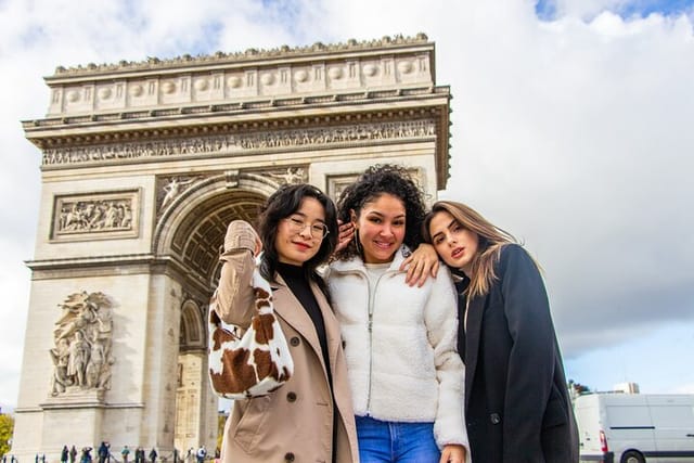 Paris Professional Photoshoot at the Arc de Triomphe - Photo 1 of 7