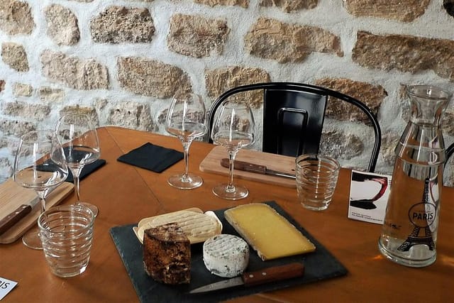 4 excellent wines and 4 delicious cheeses to enjoy