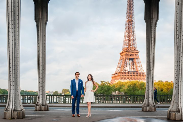 The Eiffel Tower area couple photoshoot