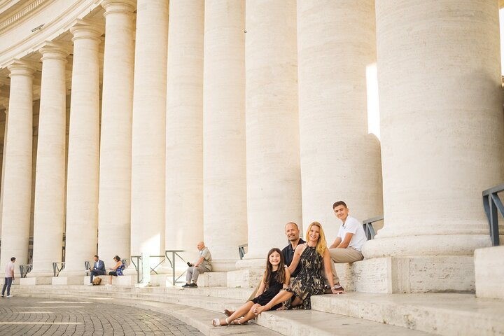 Photographer and Professional Photoshoot in Bordeaux - Photo 1 of 10