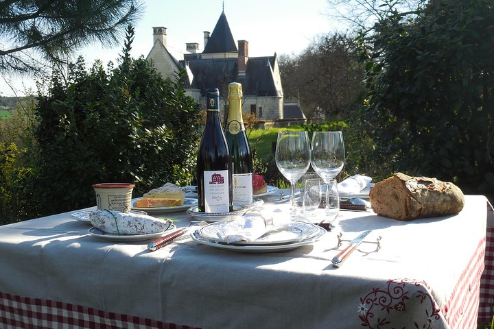 The picnic table ready for your lunch!