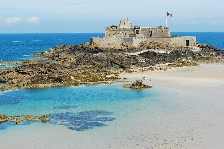 Private 2-hour Walking Tour of Saint Malo with private official tour guide - Photo 1 of 6