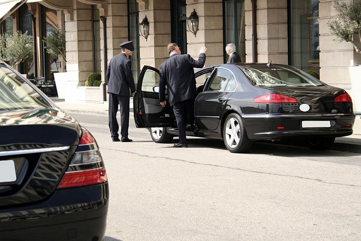 Paris hourly driver at disposal