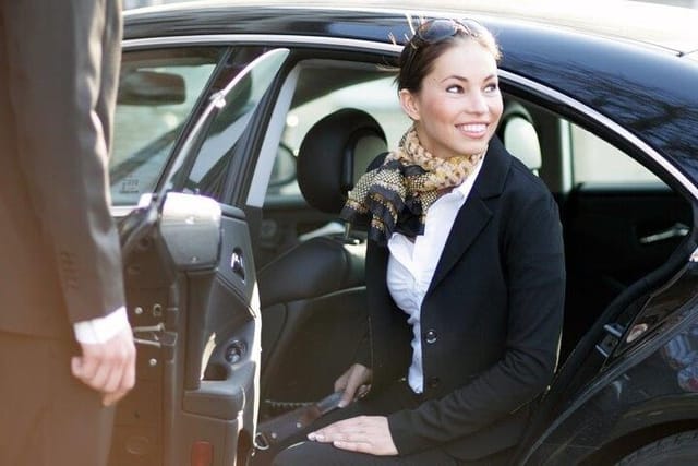 Private car with a driver in Paris 4-6 persons - Photo 1 of 4