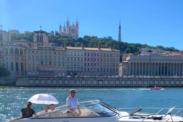 Private cruise aboard a Yacht in Lyon - Photo 1 of 8