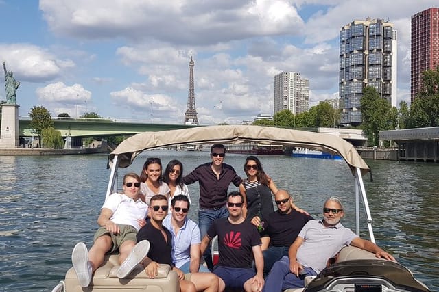 Private cruise with Paris water way - Photo 1 of 6