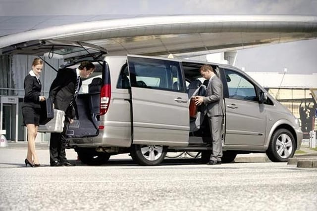 private-departure-transfer-hotels-in-antibes-to-nice-airport_1