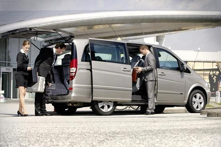 Private Departure Transfer: Hotels in Antibes to Nice Airport - Photo 1 of 5