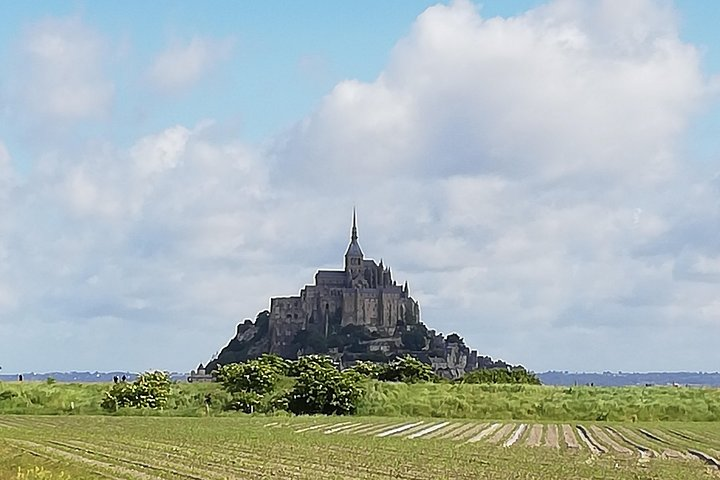 Private driver to visit Mont Saint Michel - Photo 1 of 2