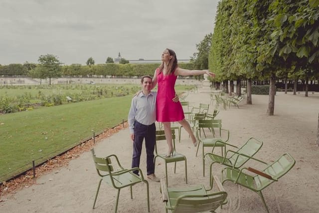 private-photo-session-with-a-local-photographer-in-versailles_1