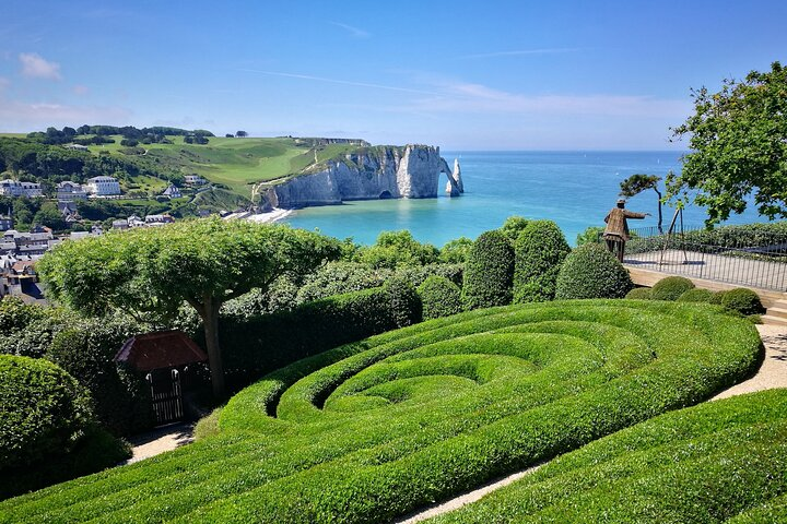 Private round transfer to Etretat and Honfleur from Le Havre - Photo 1 of 9