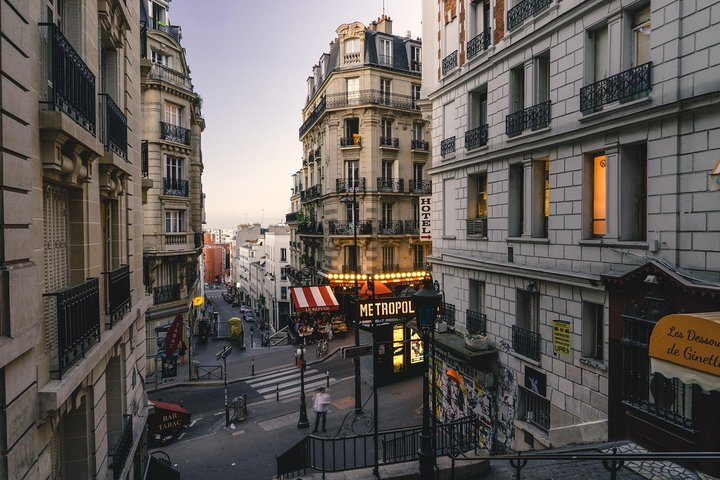 Private Tour: Montmartre Walking Tour, Dinner and Au Lapin Agile Cabaret - Photo 1 of 6