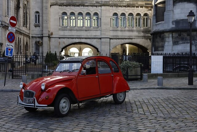 Private Tour of the Must-See Places of Paris in a 2CV - Photo 1 of 6