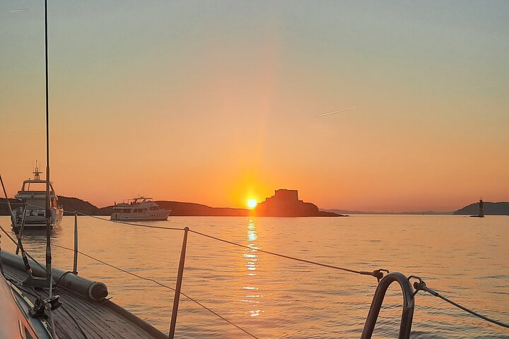 Private tour on a sailboat with apéritif at sunset on Antibes - Photo 1 of 25