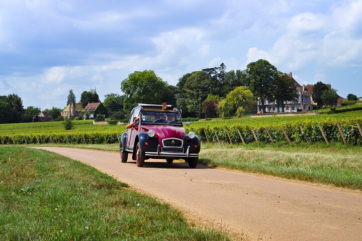 Come and discover our most beautiful roads aboard one of our Vintage Automobiles!