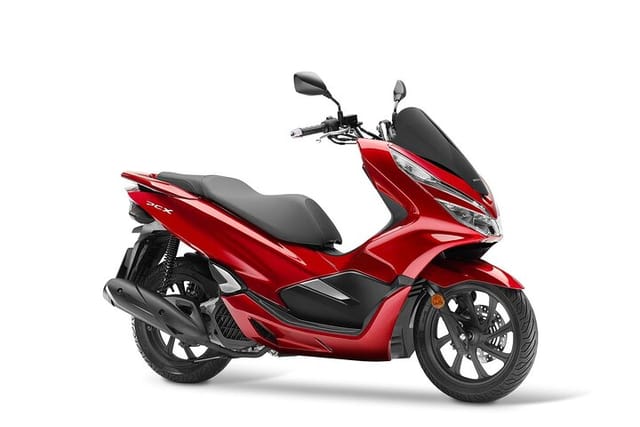 Rental scooter PCX Honda 125cc (B / A1 permit) Paris - Photo 1 of 5