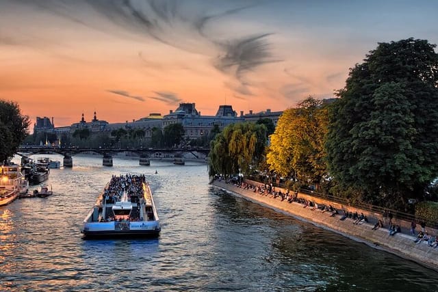 Seine River Cruise with commentary one hour Seine Cruise - Photo 1 of 8