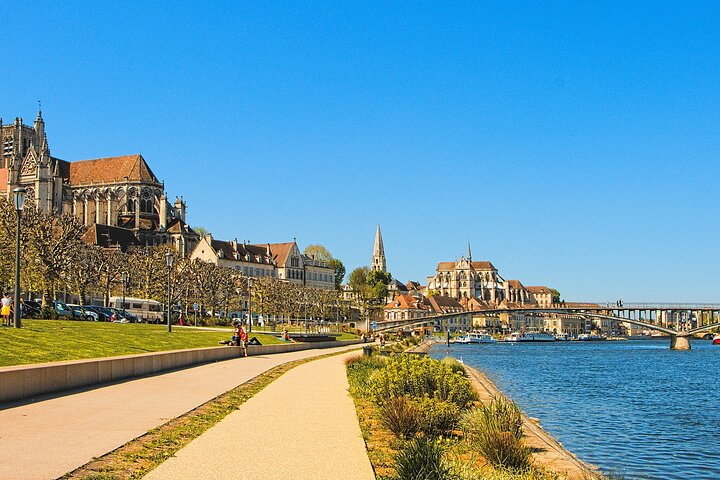 Touristic highlights of Auxerre a Private half day tour (4 Hours) with a local - Photo 1 of 13