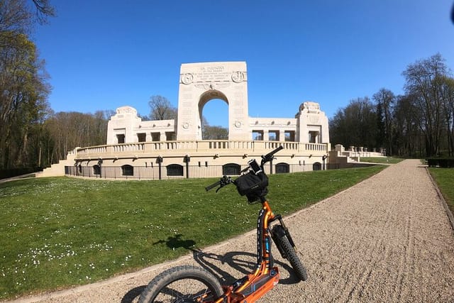 Walk in # e.trott on the theme of History: The Monument of the Lafayette Escadrille.
Ride in #e.trott on the theme of History: The Lafayette Escadrille Monument.