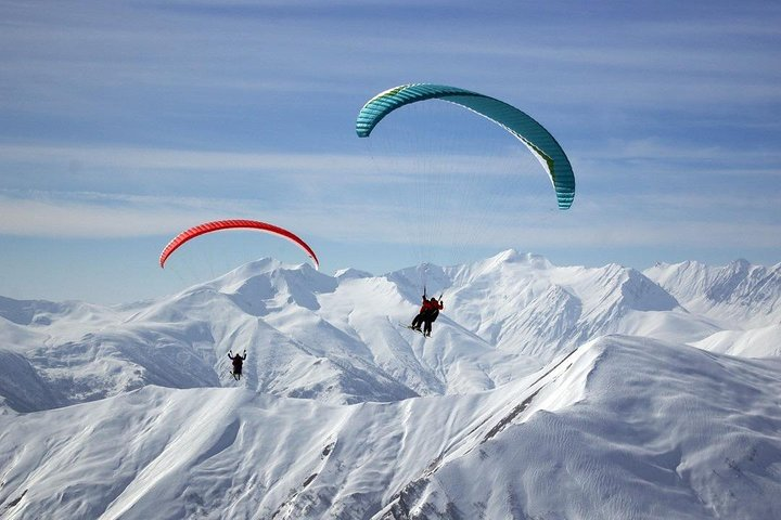 Paragliding in gudauri