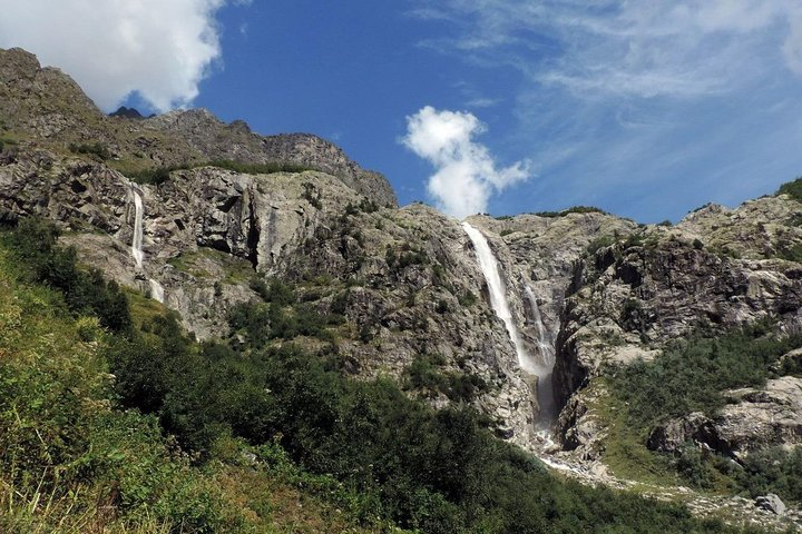 Shdugra waterfall hiking - Photo 1 of 6