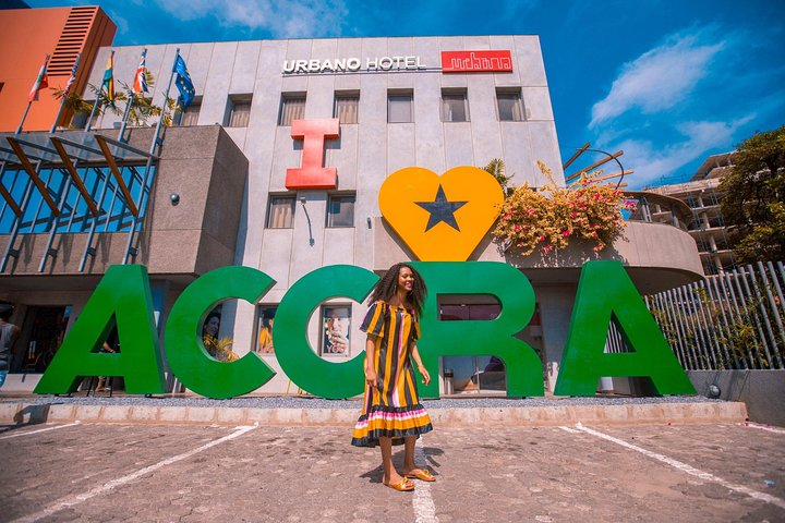 AKWAABA means WELCOME.
Enjoy the warmth on the Oxford street in Accra 