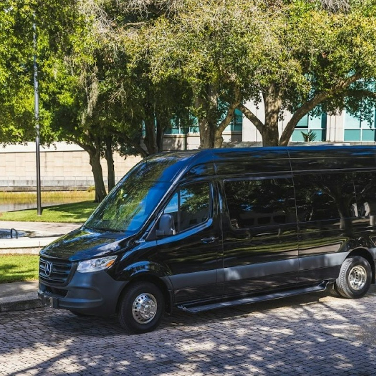 Athens: Private Minibus Transfer Between Airport and Piraeus Cruise Port - Photo 1 of 4