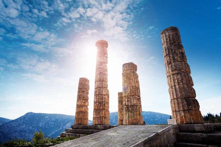 Delphi ^ Corycian Cave and king Leonidas with Ǝoo Spartians - Photo 1 of 25