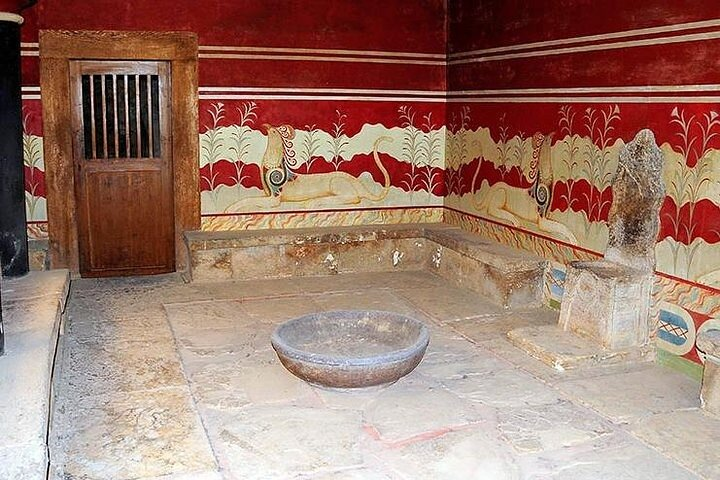 Knossos palace & the Archaeological museum of Heraklion (with Transfer) - Photo 1 of 11