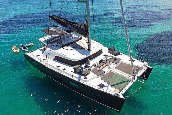 A new arrival in our fleet with a capacity of 16 guests on a semi-private tour 