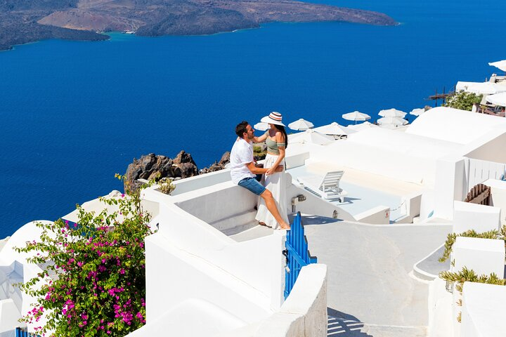 Personalized Private Photoshoot in Fira Santorini - Photo 1 of 4