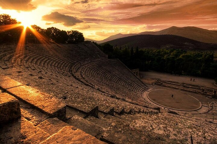 Explore the ancient theater of Olympia!