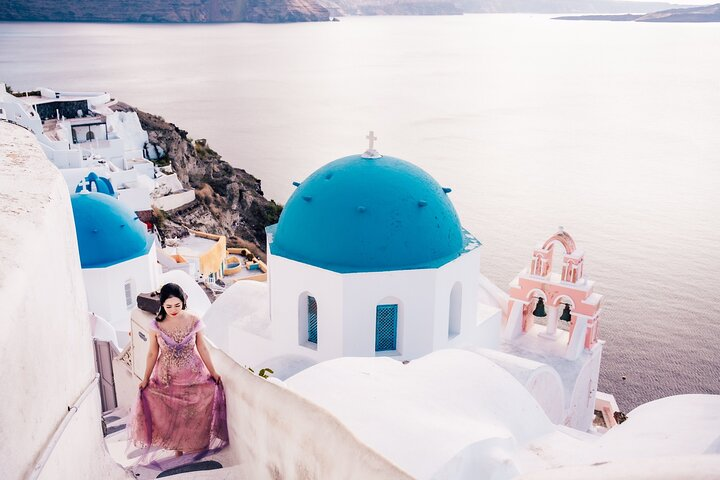 Private Professional Vacation Photoshoot in Santorini  - Photo 1 of 20