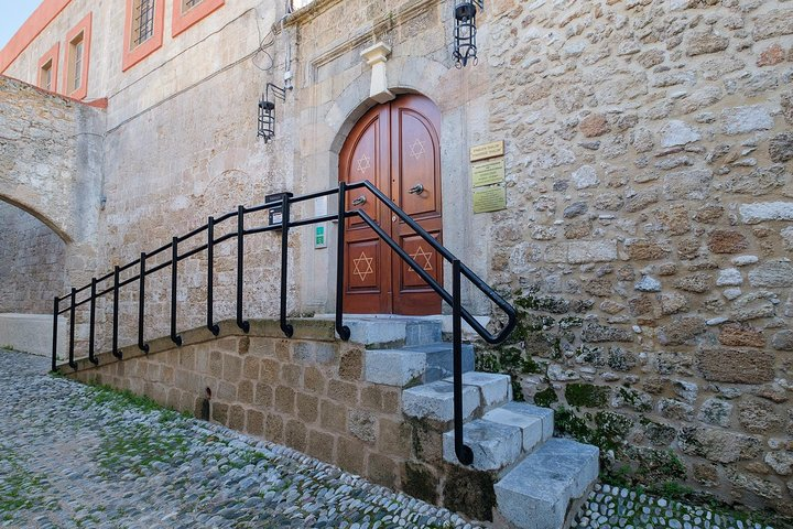  Kahal Kadosh Synagogue, the oldest synagogue in Greece