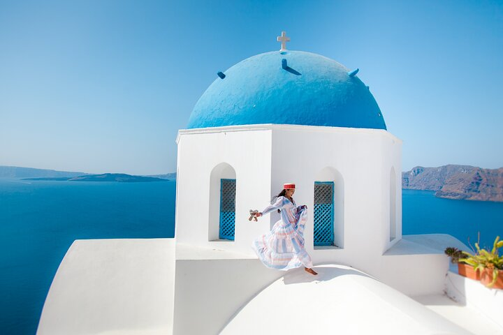 Santorini Photoshoot Oia  - Photo 1 of 16