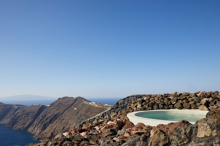 Volcanic hot-tub with caldera view for ultra-romantic couples - Photo 1 of 6