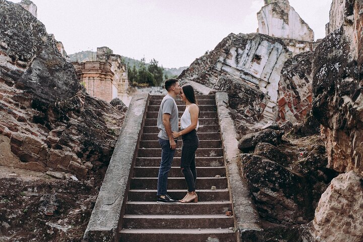 photoshoot in the ruins in Antigua Guatemala