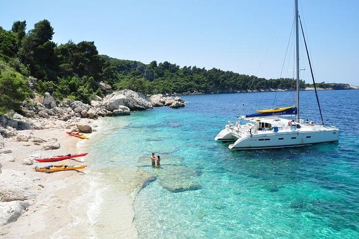 Sailing Zuljana Beach