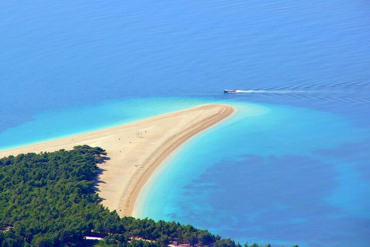 Golden Cape Beach on Brac islanr Yacjt 