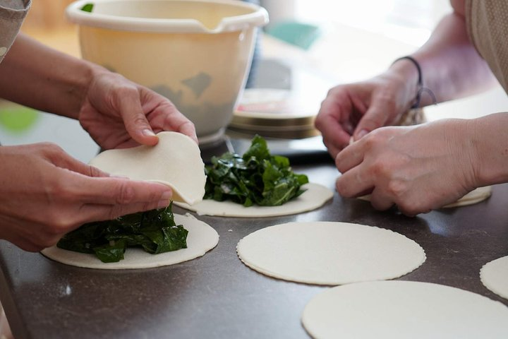 Preparation of Dalmatian soparnik