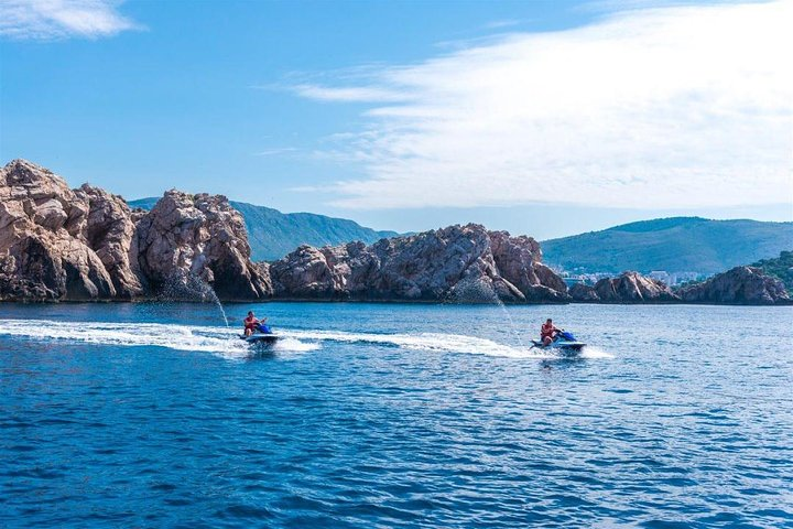 Speeding between the reefs