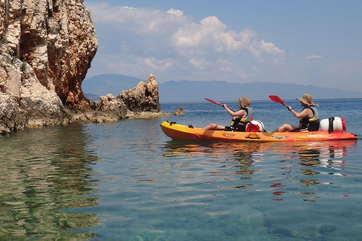 Kayak tour with snorkeling and marine biologist - Photo 1 of 3