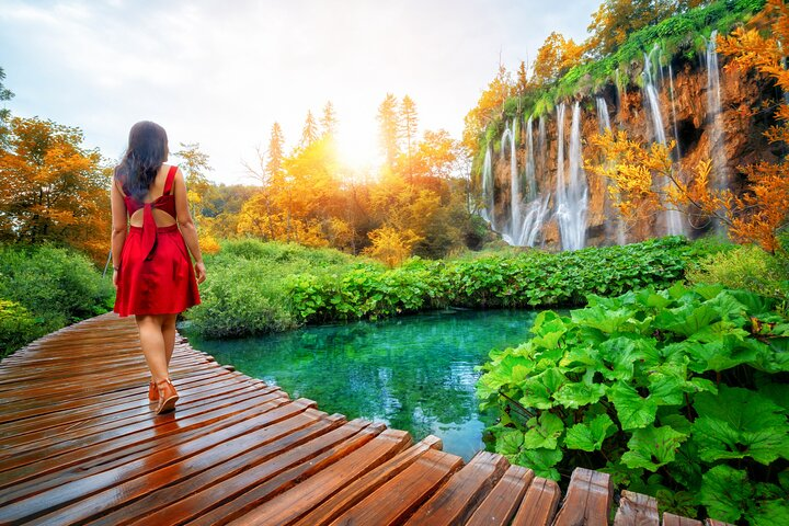 Transfer from Zagreb to Split with Plitvice Lakes Guided Tour Included