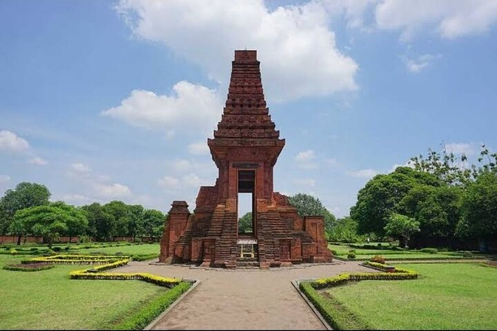 Candi bajang ratu mojokerto