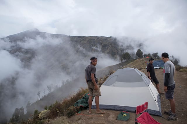 Tour đi bộ vành đai miệng núi lửa Rinjani 2 ngày 1 đêm - Photo 1 of 10