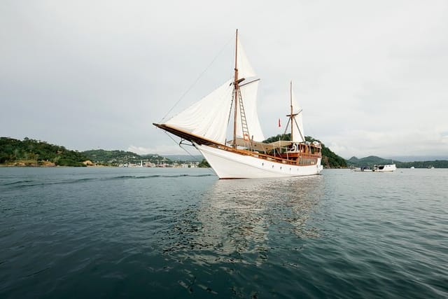 3 Days Deluxe Boat Private Cabin Sailing Trip in Komodo Island  - Photo 1 of 23