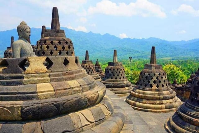 adventure-trip-jakarta-yogyakarta-dieng-plateau-4-days_1